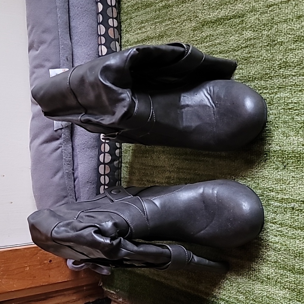 Gray boots Size 8
